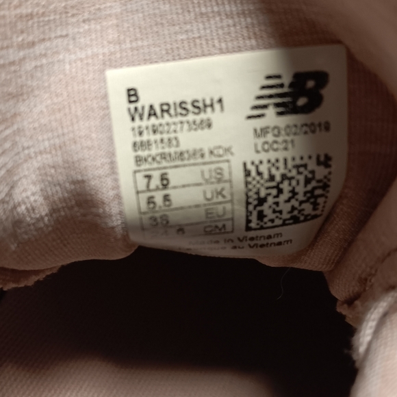 NEW BALANCE WOMEN'S SIZE 7.5 SOFT PINK RUNNING SHOES SNEAKERS. - Picture 2 of 6